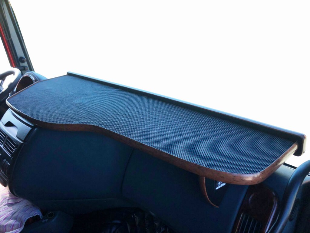 DAF 105 truck table