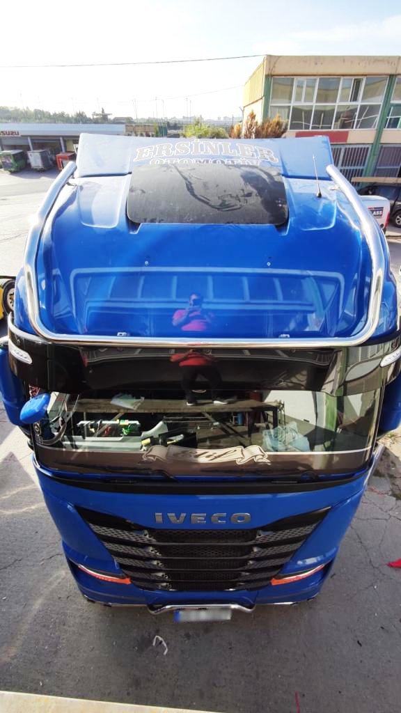 IVECO S-Way LONG ROOF BAR CHROME